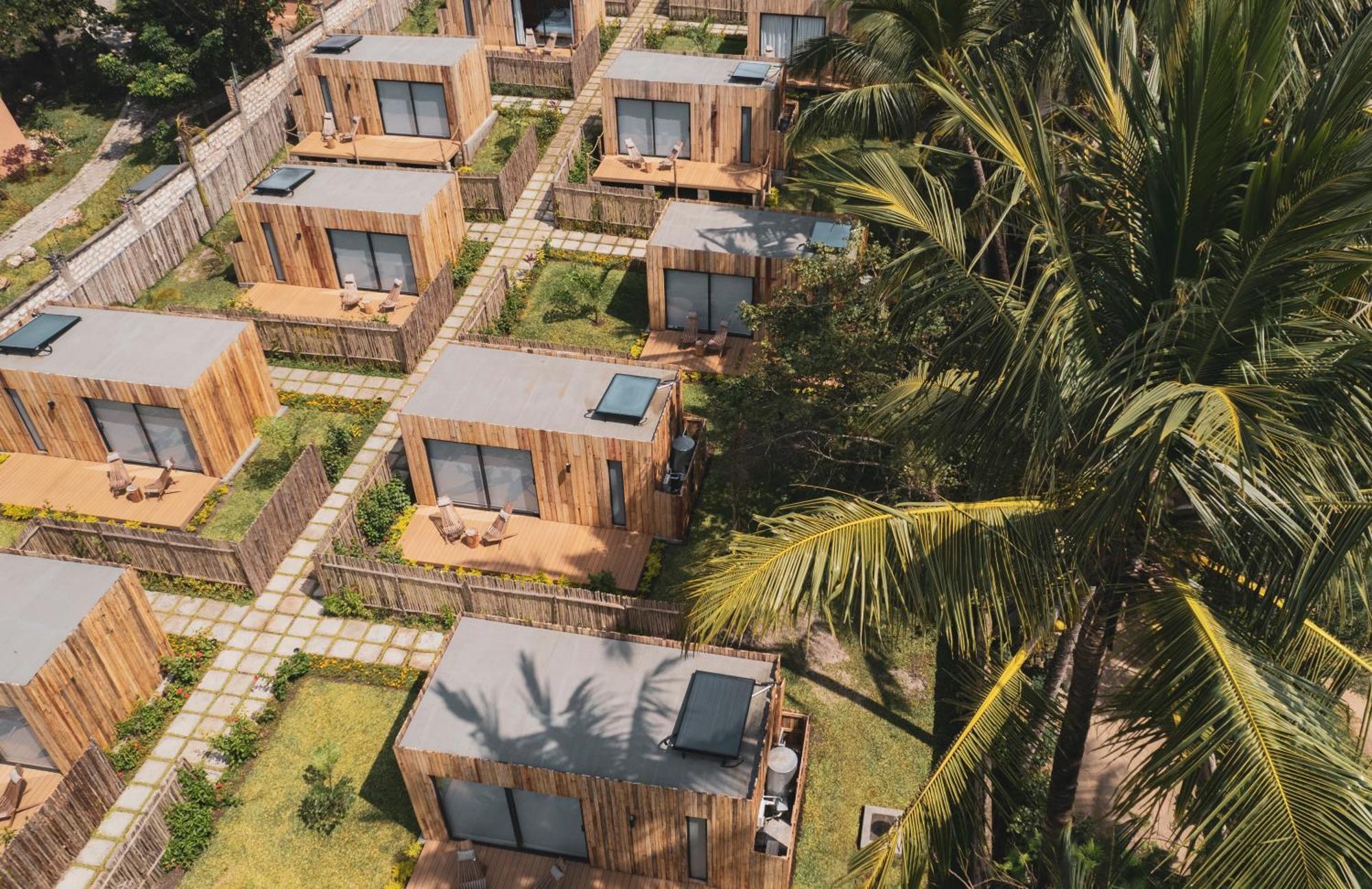 Lalagalu - Beachfront Ecocabins Diani Beach Buitenkant foto